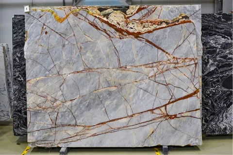 تصویر 2 از سنگ مرمریت خوی با دوام بالا و زیبایی طبیعی